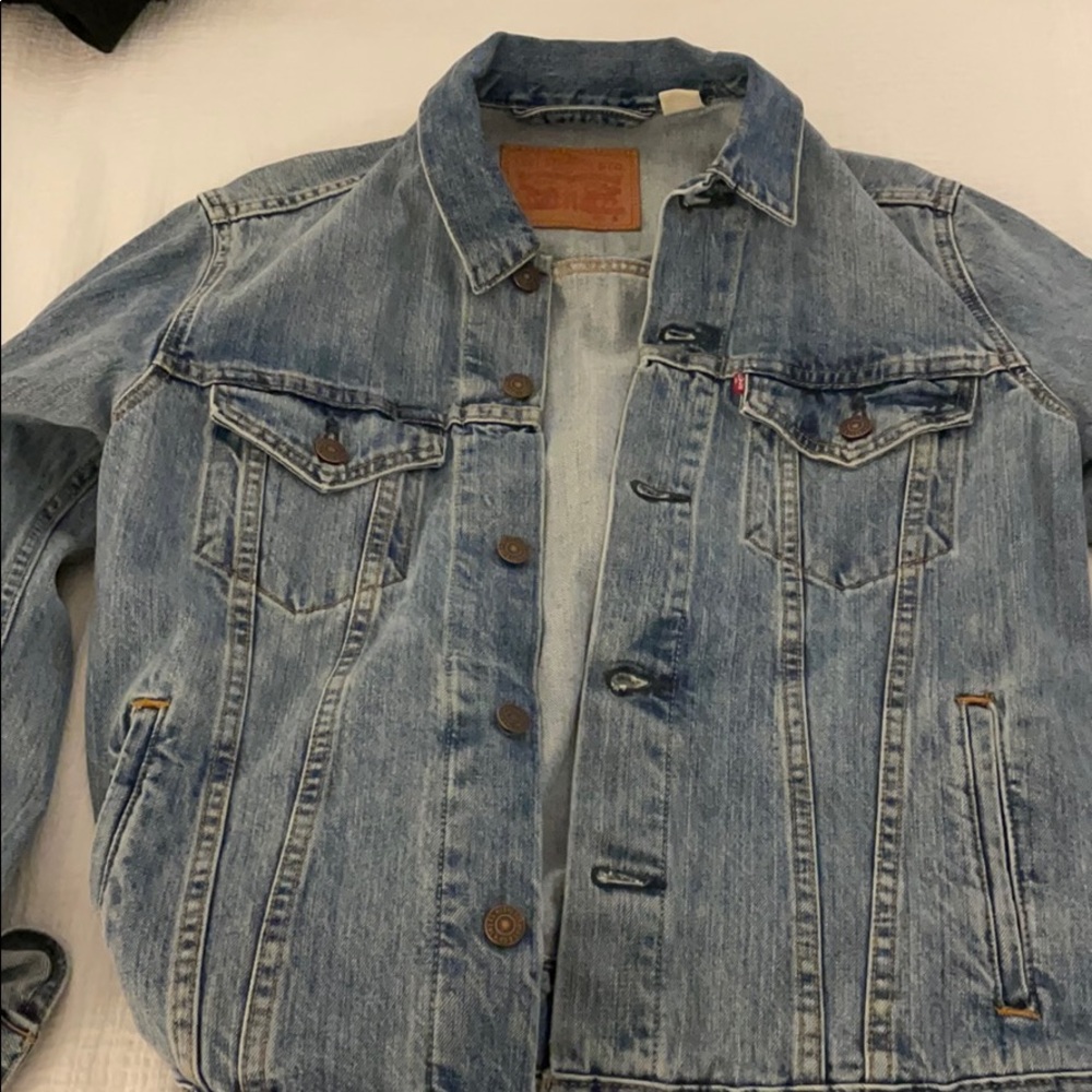 Levi’s denim trucker jacket (men’s small)